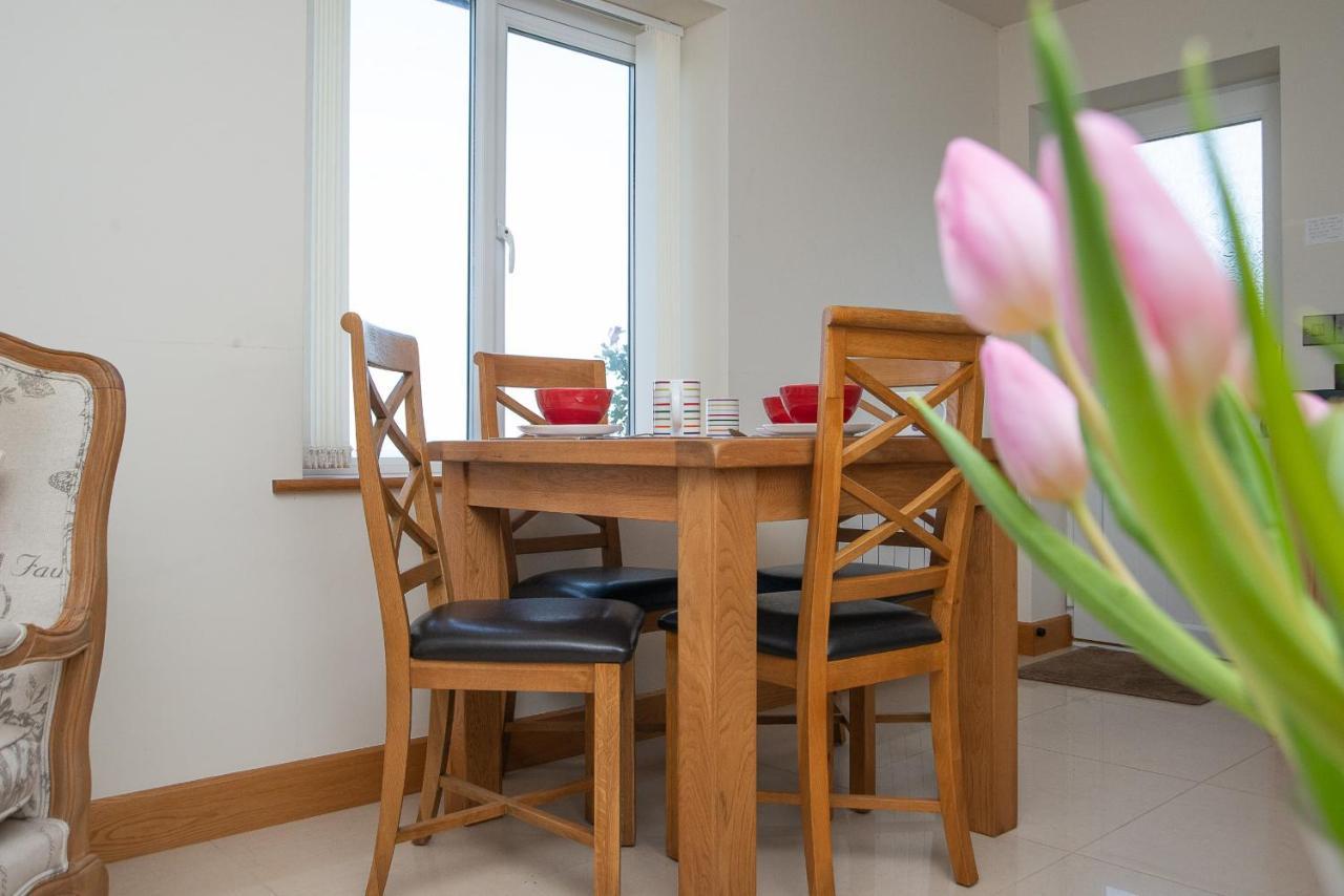 Finest Retreats - Sea Views Cottage Престатин Екстериор снимка