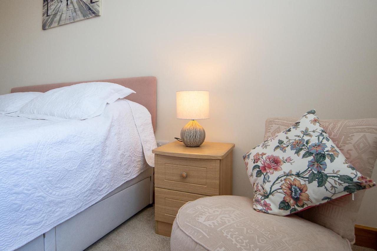 Finest Retreats - Sea Views Cottage Престатин Екстериор снимка