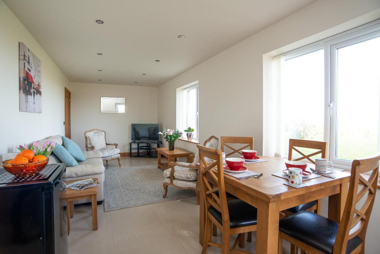 Finest Retreats - Sea Views Cottage Престатин Екстериор снимка