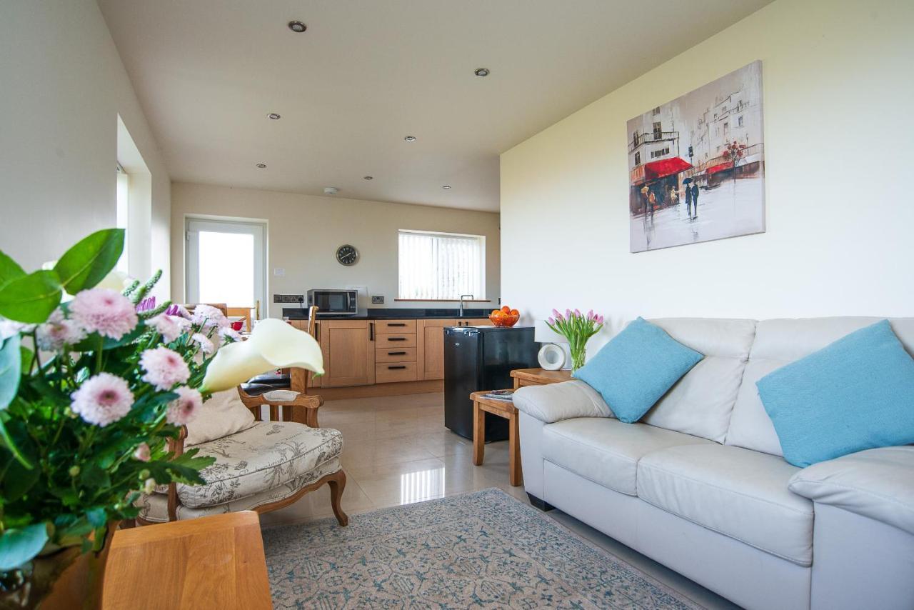 Finest Retreats - Sea Views Cottage Престатин Екстериор снимка