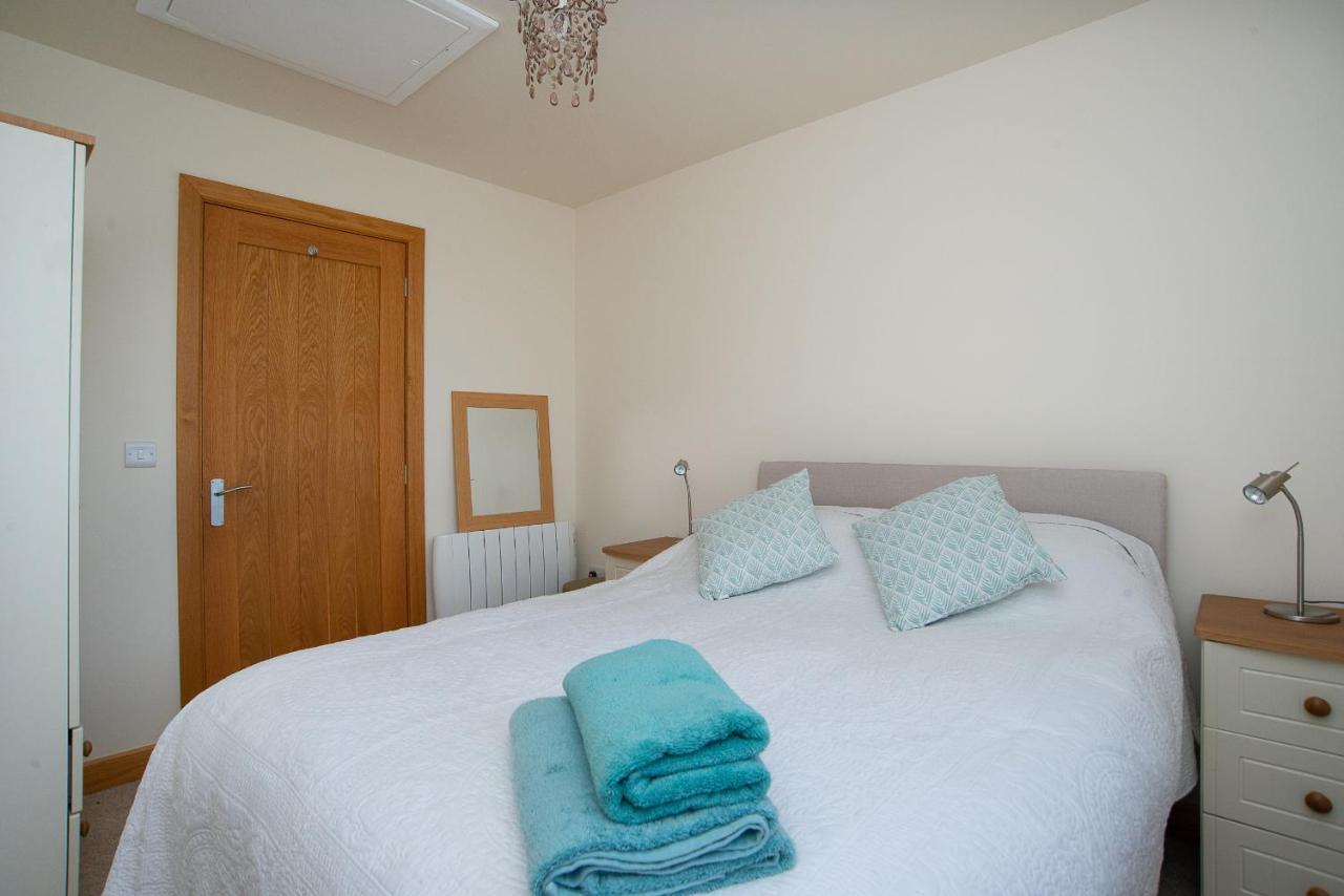 Finest Retreats - Sea Views Cottage Престатин Екстериор снимка